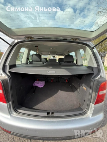 VW Touran 2.0 TDI, снимка 12 - Автомобили и джипове - 54221557