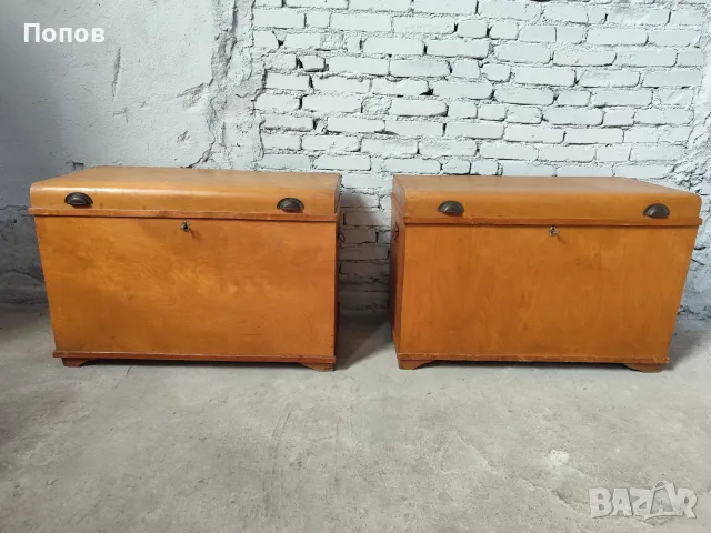 Чифт винтидж сандъци