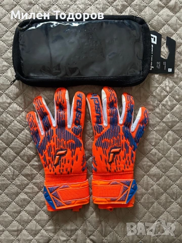 Вратарски ръкавици REUSCH Attrakt 8.5