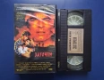 Видеокасета VHS Заточен / Екшън , снимка 2