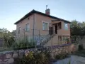 Двуетажна къща с.Вакарел, снимка 2