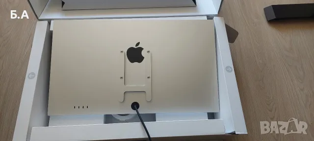 Монитор Apple Studio Display 5K, снимка 3 - Монитори - 55338443