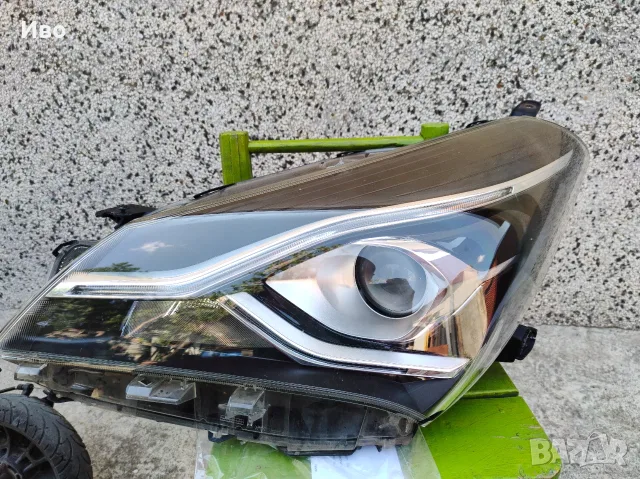 Десен фар за Тойота Ярис LED