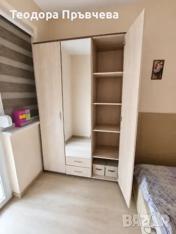 Трикрилен гардероб, снимка 2 - Гардероби - 55347396