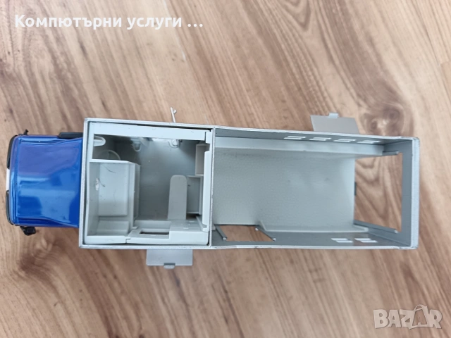 Mercedes Actros за превоз на Коне - мащаб 1:50 на SIKU моделът е с доста липси, снимка 7 - Колекции - 55068897