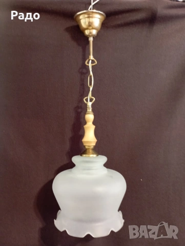 Красив полилей с голям стъклен абажур