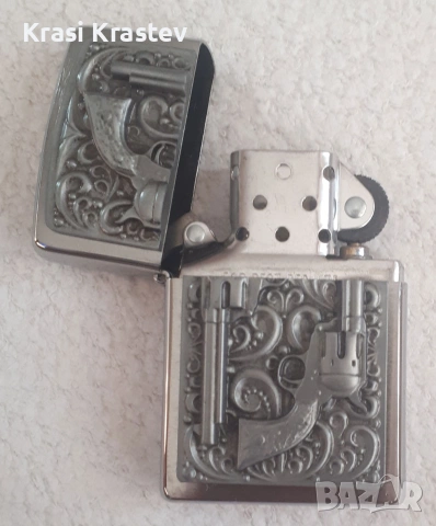 Колекционерска запалка ZIPPO, 2 револвера, релефна