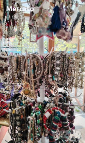 Продавам бижута на килограм – колиета ,гердани,обеци и др.