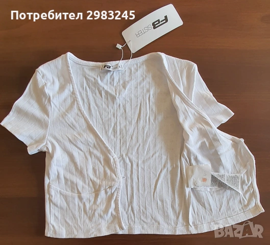 Дамска блузка с дълбоко деколте и копчета, снимка 2 - Туники - 55076812
