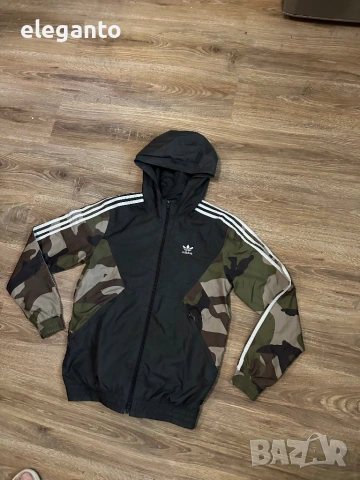 Оригинална мъжка ветровка ADIDAS Originals Camo Windbreaker Jacket , S размер, снимка 2 - Якета - 54641451