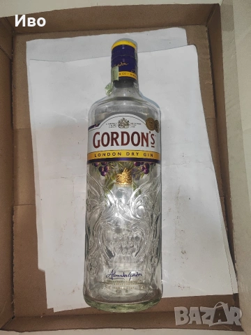 2 броя (ретро + нова) бутилки джин Gordon, снимка 2 - Колекции - 55153954