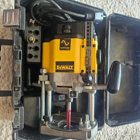 Dewalt DW625E 2kW оберфреза