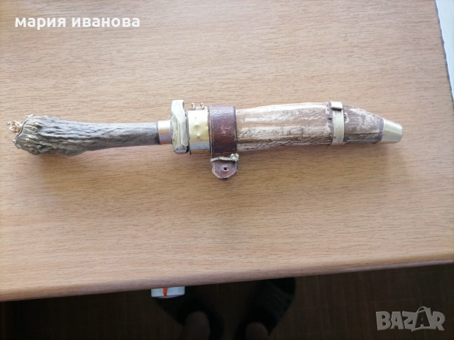 Стар ловен нож с дръжка от рог с украса 