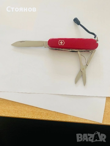 Чисто ново швейцарско ножче Victorinox с ножичка