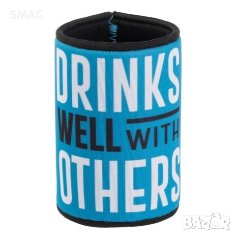 Изотермичен калъф за чаша или бутилка, син, с надпис "Drinks well with others"_1236959