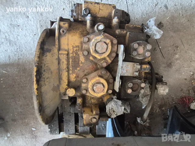Хидравлична помпа за багер Cat 325.