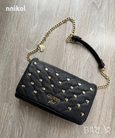 Чанта на марката Guess