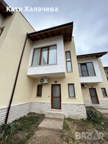 Предлагаме за продажба двуетажна къща от 85 кв.м., в затворен комплекс Лайт хаус Голф & СПА Резорт, , снимка 11 - Къщи - 54379361