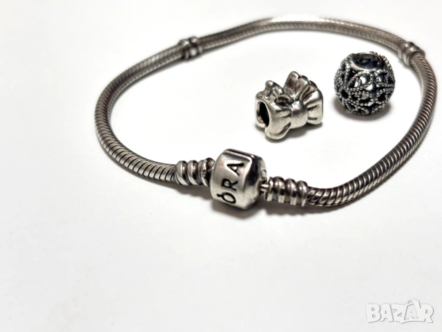 Оригинална Сребърна Гривна PANDORA с 2 броя Талисмани-20,44 грама, снимка 3 - Гривни - 54675033