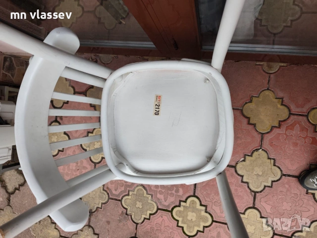 Бели столове, снимка 4 - Столове - 54021696