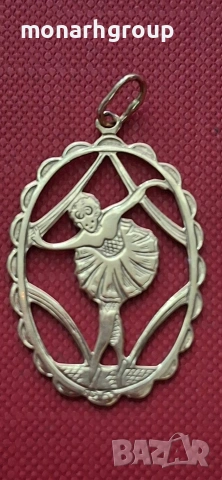 Златна висулка, снимка 2 - Колиета, медальони, синджири - 54369046