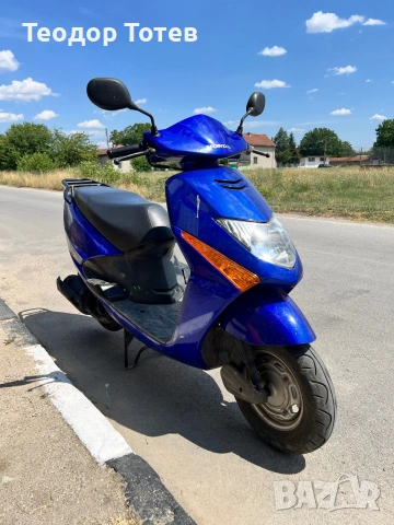 Скутер Honda Lead