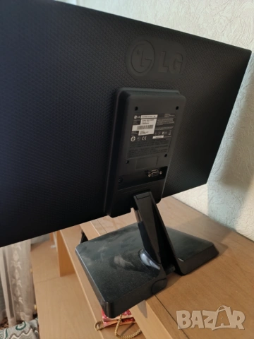 Монитор LG, снимка 3 - Монитори - 54777687