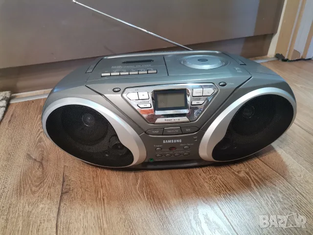 Радиокасетофон Samsung RCD-S50 (За ремонт на CD / За части)