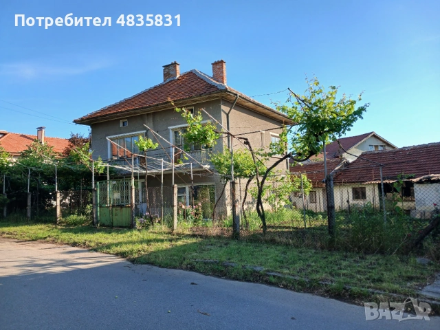 Продавам/Заменям двуетажна къща на 5 минути пешеходно разстояние от центъра на град Берковица , снимка 3 - Къщи - 54855453
