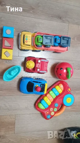 Лот играчки за малко дете