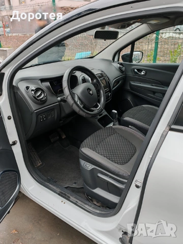 Renault Captur 1.3TCe, снимка 7 - Автомобили и джипове - 54421339