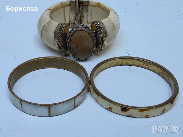 Месингова гривна с естествена кост, седеф и камък, снимка 8 - Гривни - 55607453