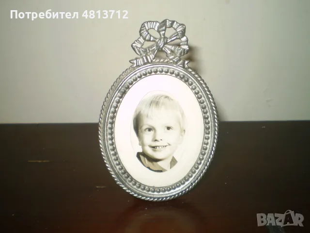 Антична овална фоторамка с метален цвят, украсена с  панделка в горната част, снимка 7 - Антикварни и старинни предмети - 55588967