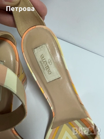 Кожени сандали Valentino Garavani 40 Оригинал, снимка 5 - Сандали - 54439293