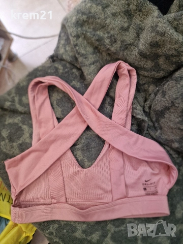 nike xs бюстие, снимка 3 - Спортни екипи - 54540923