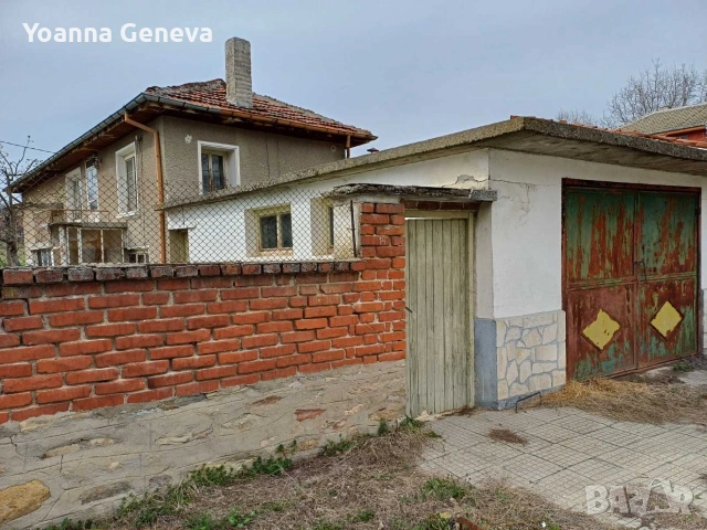 Продавам двуетажна тухлена къща, снимка 5 - Къщи - 55003513