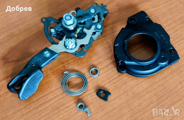 Команда дясна Shimano SL RS700 идентична със SL M8000, 11 скорости. За части