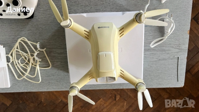 Дрон Yuneec Breeze 4K с контролер и две батерии, снимка 3 - Дронове и аксесоари - 54734137