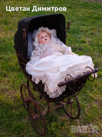 АНТИКВАРА дървена количка комплект с порцеланова кукла 