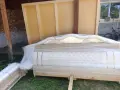 Спалня с бяла кожа и огледала, снимка 7