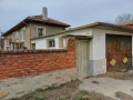 Продавам двуетажна тухлена къща, снимка 5