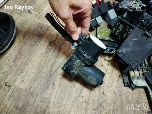 Вакуум помпа централно заключване за Seat Toledo, 1L0 862 257 A, 1L0862257A , снимка 2 - Части - 55605233