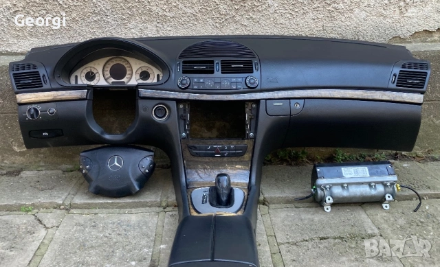 Арматурно Табло Конзола W211 Mercedes