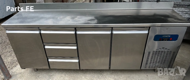 Хладилна маса професионална с 3 врати 3 чекмеджета profesionalna hladilna masa