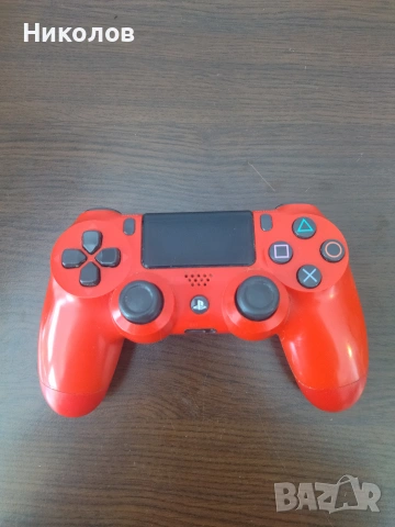 Продавам оригинален джойстик за Playstation 4 (PS4) черен и червен, снимка 2 - Аксесоари - 54404210