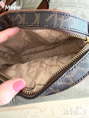 Calvin Klein Оригинална Малка Чанта, снимка 5 - Чанти - 55242223