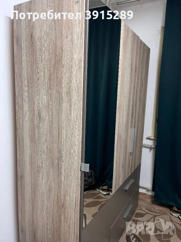 Трикрилен гардероб, снимка 2 - Гардероби - 54691676