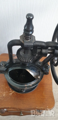 Голяма антикварна кафемелачка, снимка 4 - Антикварни и старинни предмети - 54238076