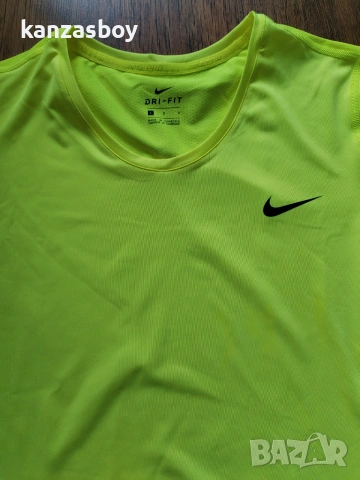 NIKE pro - страхотна дамска тениска L КАТО НОВА , снимка 2 - Тениски - 54956614