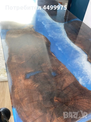 Холна маса от естественно орехово дърво